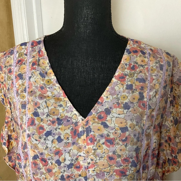 Hope & Harlow Floral Sleeveless Blouse. Size: L - Picture 8 of 11